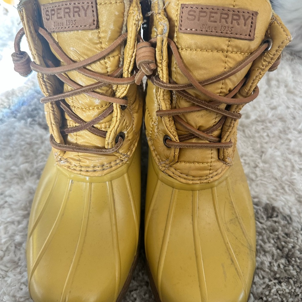 Sperry Top Sider Saltwater Yellow Duck Boots like new women’s size 6.5